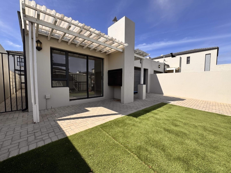 To Let 3 Bedroom Property for Rent in Parklands North Western Cape